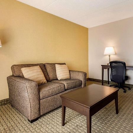 Quality Inn & Suites Brampton Exteriér fotografie