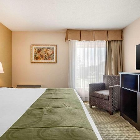 Quality Inn & Suites Brampton Exteriér fotografie