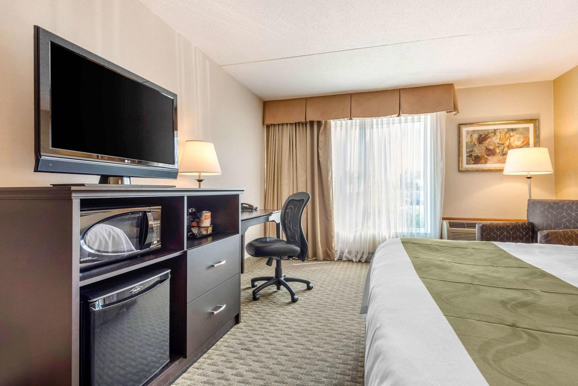 Quality Inn & Suites Brampton Exteriér fotografie