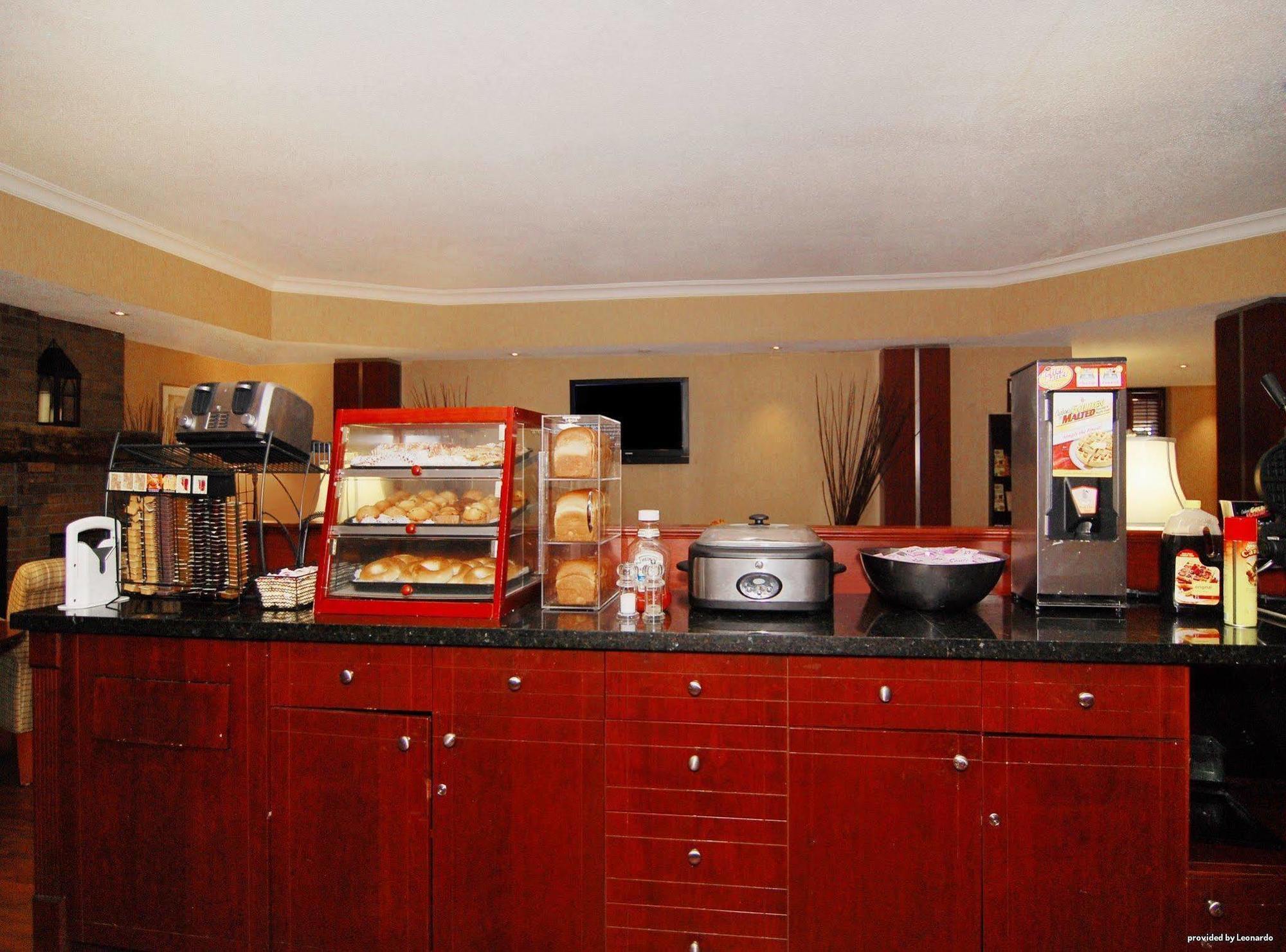 Quality Inn & Suites Brampton Exteriér fotografie